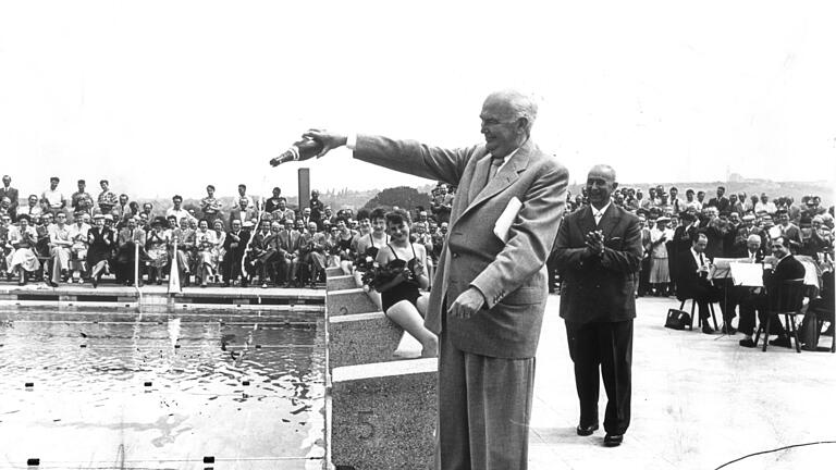 Am Samstag, 14. Juli 1956, eröffnete Oberbürgermeister Franz Stadelmayer das Dallenbergbad.