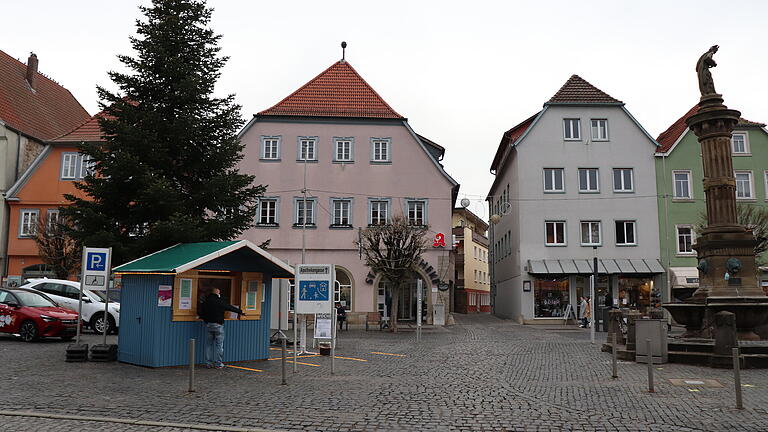 Auch die Losbude in Bad Neustadt muss am Mittwoch schließen.