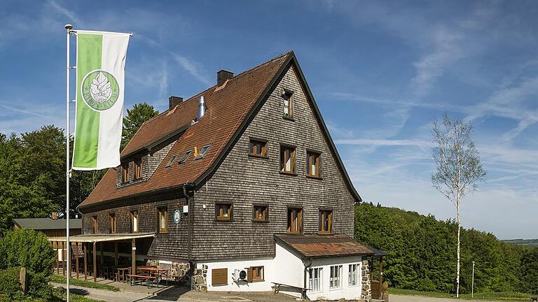 Beliebtes Ausflugsziel auf dem Farnsberg ist seit Jahrzehnten das Würzburger Karl-Straub-Haus.