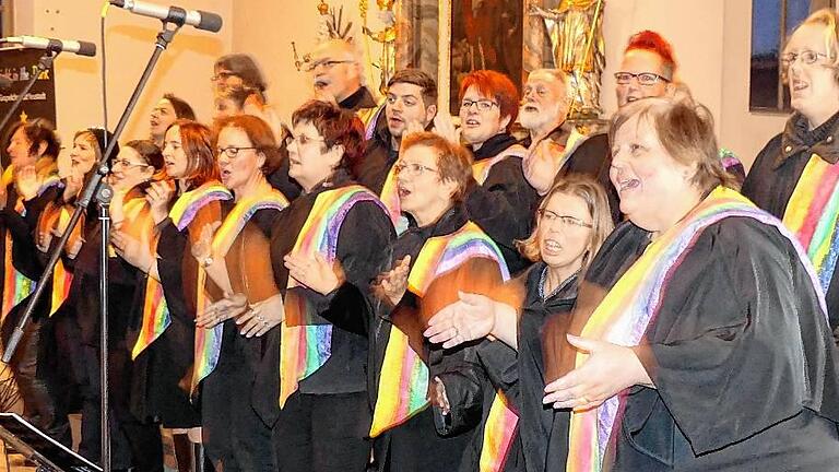Berührend und ergreifend: Das Konzert des Bad Neustädter Gospelchors „Light in the Dark“ in der Weisbacher Kirche war für die Besucher ein besonderes Erlebnis. Berührend und ergreifend: Das Konzert des Bad Neustädter Gospelchors „Light in the Dark“ in der Weisbacher Kirche war für die Besucher ein besonderes Erlebnis.