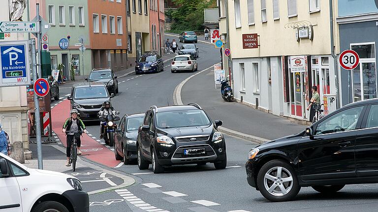 Ab August werden am Ende in der Zeller Straße stadteinwärts keine Autos mehr an der Ampel warten. Der Stadtrat hat beschlossen, zwölf Monate lang eine Einbahnregelung zu testen.