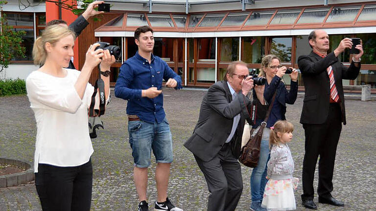 Die Auszeichnung der Kammersieger von IHK und HWK, das ist schon ein Erinnerungsfoto wert.  Fotos: Peter Rauch       -  Die Auszeichnung der Kammersieger von IHK und HWK, das ist schon ein Erinnerungsfoto wert.  Fotos: Peter Rauch