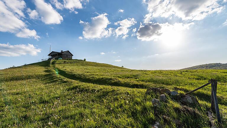 Premiumwanderweg: 'Der Hochrhöner' bekommt ein neues Gesicht. Premiumwanderweg: 'Der Hochrhöner' bekommt ein neues Gesicht.
