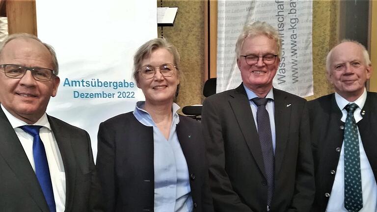 Wechsel in der Leitung des Wasserwirtschaftsamtes: (von links) Regierungspräsident Eugen Ehmann mit Amtsleiterin Birgit Imhof, ihrem Vorgänger Leonhard Rosentritt und Ministerialdirigent Martin Grambow (Staatsministerium für Umwelt).       -  Wechsel in der Leitung des Wasserwirtschaftsamtes: (von links) Regierungspräsident Eugen Ehmann mit Amtsleiterin Birgit Imhof, ihrem Vorgänger Leonhard Rosentritt und Ministerialdirigent Martin Grambow (Staatsministerium für Umwelt).