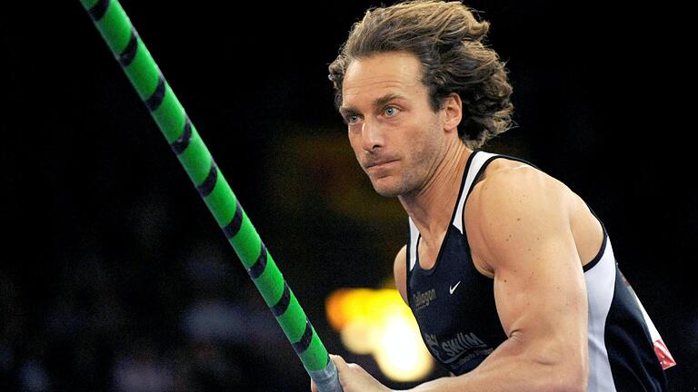 So haben ihn die meisten Sportfans wohl in Erinnerung: Stabhochspringer Tim Lobinger, hier am 5. Februar 2011, beim Internationalen Hallen-Meeting der Leichtathleten in der Schleyer-Halle in Stuttgart.&nbsp;