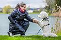 Therapiehund Kimi ist für Monica Gomes eine wichtige Stütze. Dass sie das Tier bekommen hat, hat sie vor allem der Unterstützung durch den Weißen Ring zu verdanken.