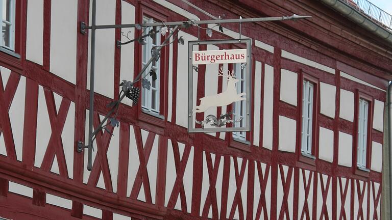 Mittelpunkt im Dorfleben: das Bürgerhaus in Possenheim.