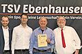 Der neue Ehrenvorsitzende Ralf Karch (2. von rechts) mit den wiedergewählten Vereinsvorständen (von links) Sebastian Dees (Öffentlichkeitsarbeit), Steffen Rauh (Liegenschaften) und Dieter Bausewein (Sport).       -  Der neue Ehrenvorsitzende Ralf Karch (2. von rechts) mit den wiedergewählten Vereinsvorständen (von links) Sebastian Dees (Öffentlichkeitsarbeit), Steffen Rauh (Liegenschaften) und Dieter Bausewein (Sport).