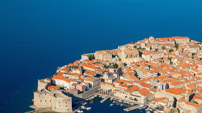 Dubrovnik in Kroatien - Kroatien ist nicht zuletzt wegen des malerischen Dubrovnik ein Land mit vielen Touristen. (Archivbild) Dubrovnik in Kroatien - Kroatien ist nicht zuletzt wegen des malerischen Dubrovnik ein Land mit vielen Touristen. (Archivbild)