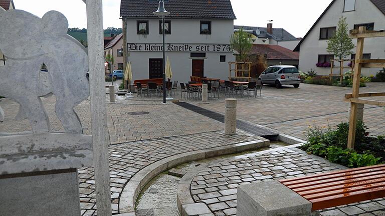 Der neu gestaltete Dorfplatz in Stetten war eines der Themen, die sich der Rechnungsprüfungsausschuss des Stadtrats vorknöpfte.