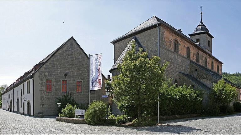 Das Kloster Wechterswinkel versprüht besonderen Charme und steht für Trauungen zur Verfügung. Das Kloster Wechterswinkel versprüht besonderen Charme und steht für Trauungen zur Verfügung.