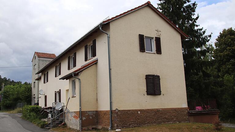 Die Obdachlosenunterkunft der Stadt Marktheidenfeld in der Bahnhofsstraße. Der Sozialausschuss traf sich kürzlich zur Besichtigung des Gebäudes. Die Obdachlosenunterkunft der Stadt Marktheidenfeld in der Bahnhofsstraße. Der Sozialausschuss traf sich kürzlich zur Besichtigung des Gebäudes.