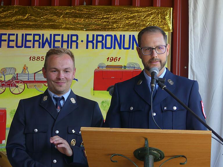 Kommandant Michael Pun und Alexander Frosch, der Vorsitzende des Feuerwehrvereins Kronungen, freuten sich über den guten Besuch zum 150. Geburtstag der Wehr.