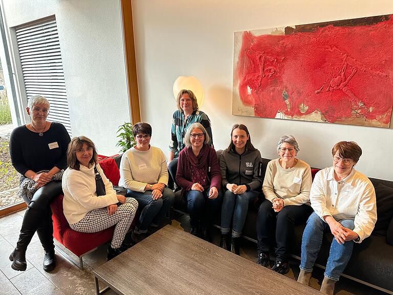 Das Treffen der Unternehmerfrauen auf der Bezirksversammlung (von links): Tanja Wagenbrenner, Lucia Weyer, Lisa-Marie Schäfer, Birgit Apler, Bianca Weigand, Celine Stegmann, Maria Eiermann und Birgit Dietz. Das Treffen der Unternehmerfrauen auf der Bezirksversammlung (von links): Tanja Wagenbrenner, Lucia Weyer, Lisa-Marie Schäfer, Birgit Apler, Bianca Weigand, Celine Stegmann, Maria Eiermann und Birgit Dietz.