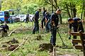Intensiv suchten Polizisten in dieser Woche in Wörth den Waldboden ab - und fanden ein Messer. Ob es die Tatwaffe ist, mit der vor 31 Jahre Klaus Berninger umgebracht wurde, wird jetzt geprüft.