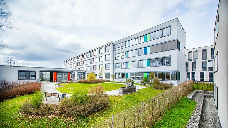 Mit einer erneuten Finanzspritze soll vermieden werden, dass die Haßberg-Kliniken zahlungsunfähig werden. Mit einer erneuten Finanzspritze soll vermieden werden, dass die Haßberg-Kliniken zahlungsunfähig werden.
