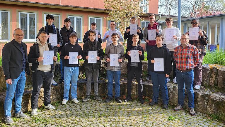 oben von links   Elias Ankara, Davis buchmiller, Paul Mahlmeister, Mikel Roth, Daniel Ermilov, Erik Zuschlag, Jakub Filka. Alexander Röhrer, David Holler, Henning Rauschert, Fynn-Luca Thomas, Jannes Knorr, Hannes Dorbath, Samuel Enk, Florian Holzinger