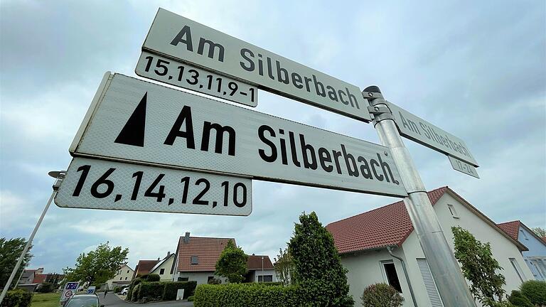 Über gleich drei Anträge aus dem Wohngebiet 'Nördlich der Weißen Marter' musste der Stadtrat entscheiden. Bei allen geplanten Bauvorhaben in der Straße Am Silberbach ging es um die Überschreitung der Baugrenzen. Über gleich drei Anträge aus dem Wohngebiet 'Nördlich der Weißen Marter' musste der Stadtrat entscheiden. Bei allen geplanten Bauvorhaben in der Straße Am Silberbach ging es um die Überschreitung der Baugrenzen.