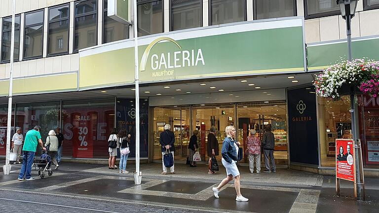 Galeria Karstadt Kaufhof in der Würzburger Innenstadt muss schließen.