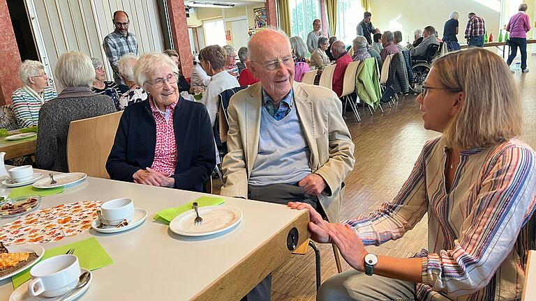 Walter Vogt mit Gattin Irmentraud Vogt und Anja Bank.