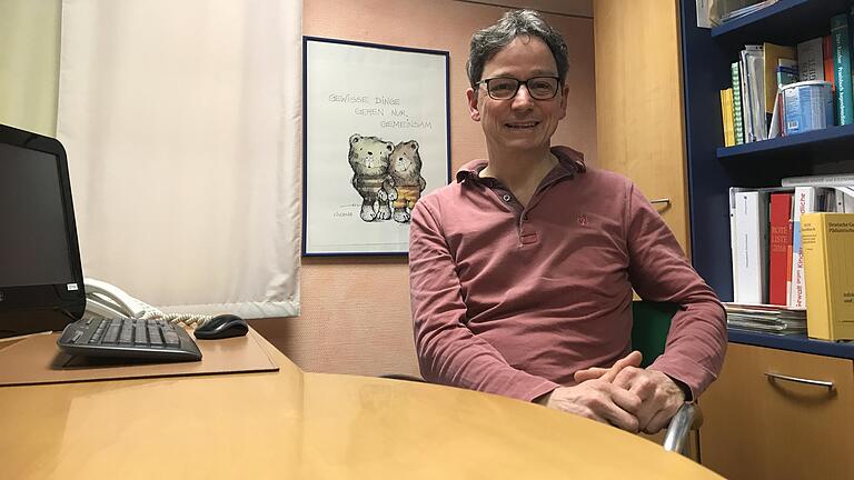 Der Gemündener Kinderarzt Elmar Barthel hat seine Praxis seit 25 Jahren. Der Gemündener Kinderarzt Elmar Barthel hat seine Praxis seit 25 Jahren.