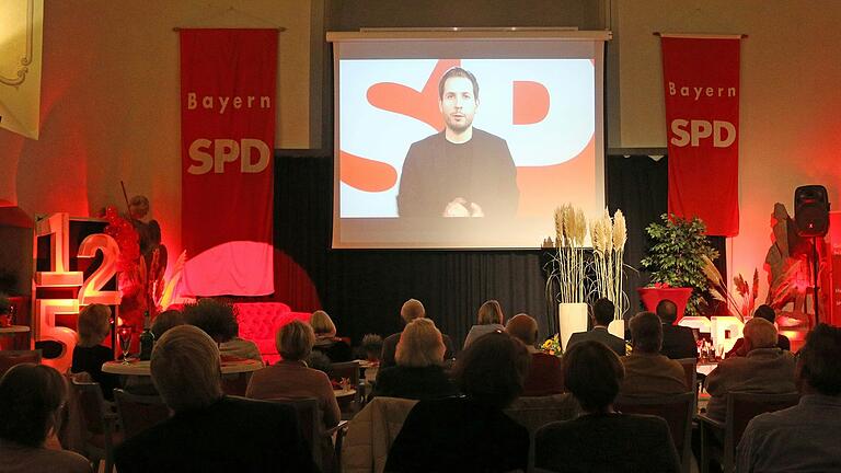 SPD-Generalsekretär Kevin Kühnert konnte nicht persönlich zum Gratulieren nach Schonungen kommen, wandte sich aber mit einer Videobotschaft den Ortsverband.