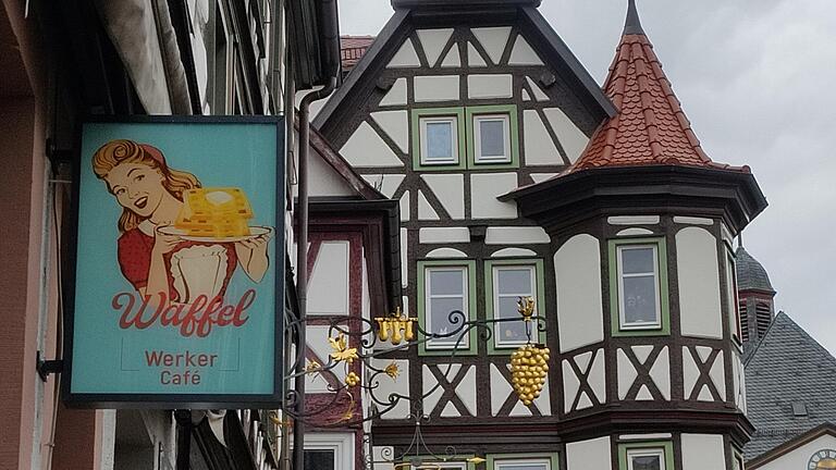 Der frühere 'kleine Bernhard' in der Hauptstraße ist nun Waffelwerker-Café. Der frühere 'kleine Bernhard' in der Hauptstraße ist nun Waffelwerker-Café.
