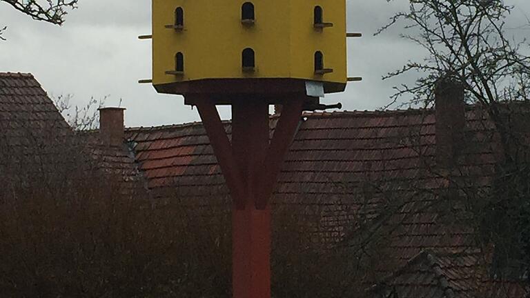 In den Taubenhäusern, wie hier im Hof der Verwaltungsgemeinschaft, werden Taubeneier durch Gips-Attrappen ersetzt. In den Taubenhäusern, wie hier im Hof der Verwaltungsgemeinschaft, werden Taubeneier durch Gips-Attrappen ersetzt.