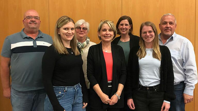 Das Foto zeigt: Achim Zavesky (Kassier), Christina Schätzlein (Schriftführerin), Barbara Väth, Cornelia Grundler, Anna Baumann (Vorsitzende), Kathrin Hörnig (stellv. Vorsitzende), Tino Krebs.