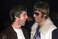 Noel und Liam Gallagher       -  Nach der riesigen Nachfrage auf eine Reihe von Konzerten im kommenden Jahr  kündigte Oasis zwei Zusatztermine im Londoner Wembley-Stadion an. (Archivbild)