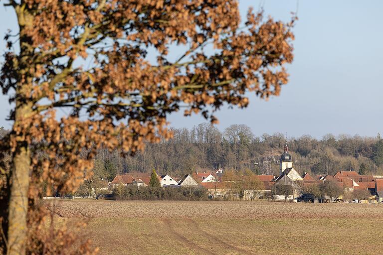 Idyllisch gelegen: Sulzdorf an der Lederhecke im Landkreis Rhön-Grabfeld. Idyllisch gelegen: Sulzdorf an der Lederhecke im Landkreis Rhön-Grabfeld. 