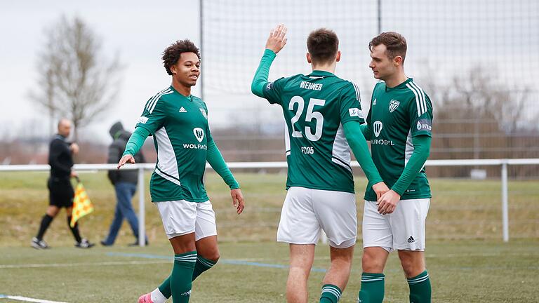 Kann der FC 05 Schweinfurt heute einen weiteren Testspielsieg bejubeln? Leicht wird es nicht: Gegner im Sachs-Stadion ist mit der SpVgg Greuther Fürth II ein Konkurrent aus der Regionalliga. Kann der FC 05 Schweinfurt heute einen weiteren Testspielsieg bejubeln? Leicht wird es nicht: Gegner im Sachs-Stadion ist mit der SpVgg Greuther Fürth II ein Konkurrent aus der Regionalliga.