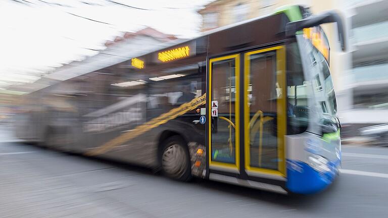 Es bleibt alles beim Alten: Der Landkreis hat den neuen Nahverkehrsplan mit Linienverkehr im Stundentakt gestoppt. Bis Ende 2025 fahren die Regionalbusse nach altem Fahrplan.