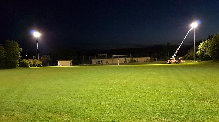 Vergangenen Mai wurde die Flutlichtanlage am Trainingsplatz des TSV Bad Königshofen auf LED umgerüstet.