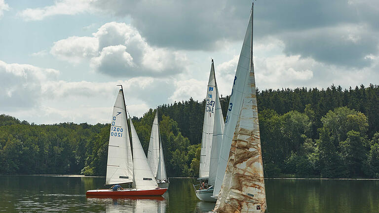 Der Ellertshäuser See ist ein Eldorado für Segler. Der ortsansässige Segelclub hat 200 Mitglieder. Vorsitzender Gerhard Weippert und Ehefrau Hanni sind bei gutem Segelwetter regelmäßig vor Ort.