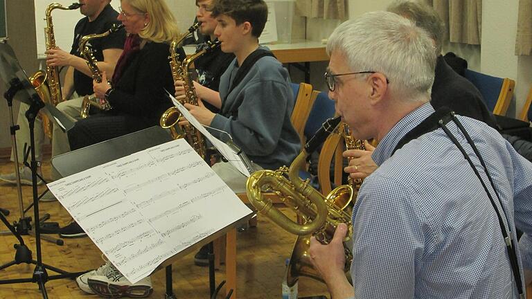 Für den Bigband-Sound ist viel Übung wichtig. Die Einsätze der Instrumente müssen nahtlos ineinander übergehen.       -  Für den Bigband-Sound ist viel Übung wichtig. Die Einsätze der Instrumente müssen nahtlos ineinander übergehen.