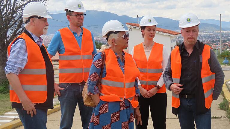 Schweinfurt zu Gast in Tarija: Eine Schweinfurter Delegation absolvierte an Ostern einen Gegenbesuch in der bolivianischen Partnerstadt. Im Bild (von links) Erich Ruppert (Lokale Agenda 2030), Umweltreferent Jan von Lackum, Bürgermeisterin Sorya Lippert, Sofie Beeskow (Servicebetrieb) und Kevin Bludssat (Übersetzer).