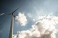 Ein Windrad des einst umstrittenen Windparks im Sailershäuser Wald.