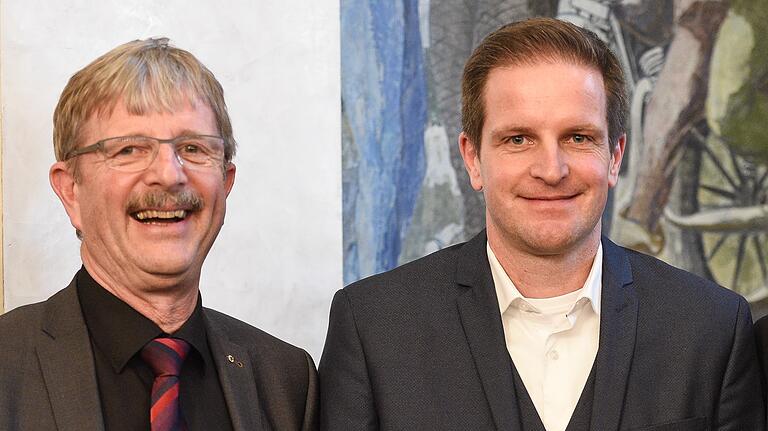 Abgang und Neuanfang: Nach 24 Jahren ging Baureferent Christian Baumgart (links) in Ruhestand. Zu seinem Nachfolger wählten die Stadträte Benjamin Schneider. Abgang und Neuanfang: Nach 24 Jahren ging Baureferent Christian Baumgart (links) in Ruhestand. Zu seinem Nachfolger wählten die Stadträte Benjamin Schneider. 