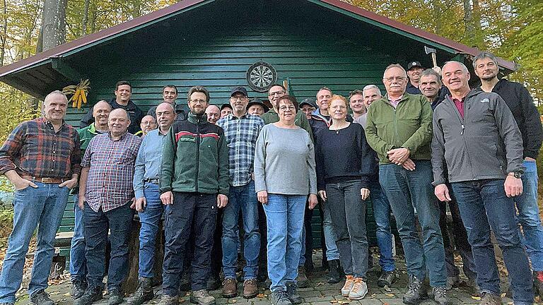 Waldbegang des Retzstadter Gemeinderates. Forstdirektor Christoph Kirchner (Zweiter von rechts, vordere Reihe) war zum letzten Mal mit dabei.