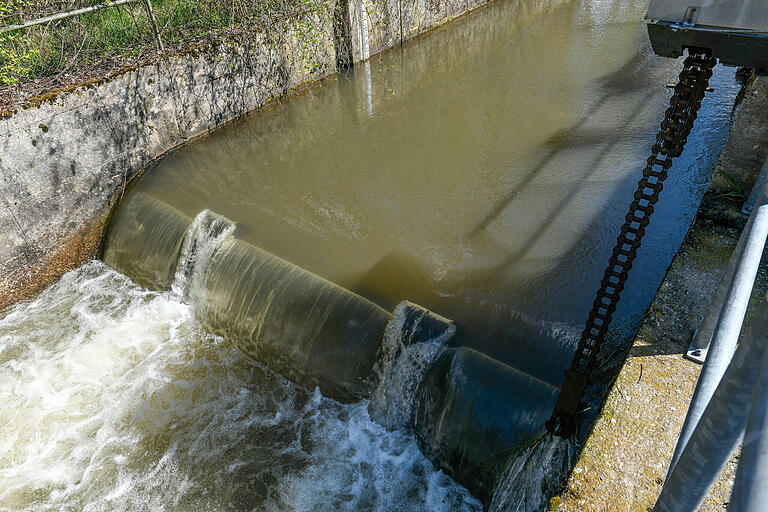 Mehr als sechs Millionen Kubikmeter Wasser entnimmt das Industriecenter Obernburg pro Jahr aus der Elsava, einem Zufluss des Mains. Nach der Produktion wird das meiste Wasser in den Main zurückgeleitet.