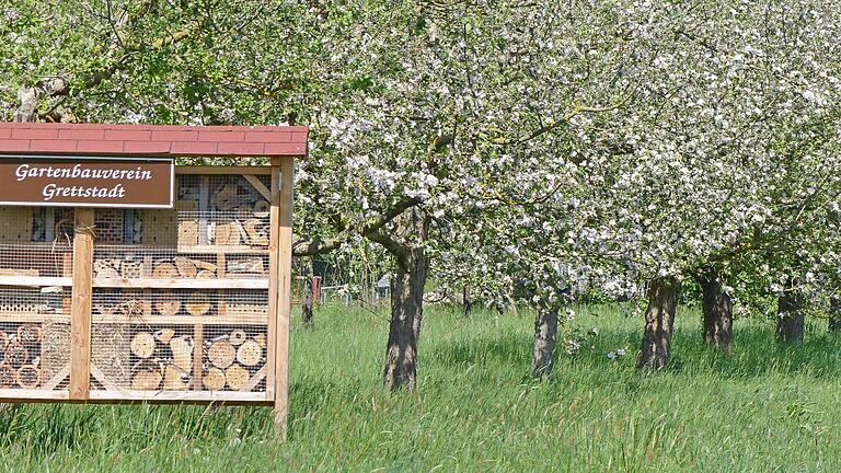 2015 entstand im Rahmen einer Ferienspaßaktion unter Leitung von Michael Firsching ein Insektenhotel.