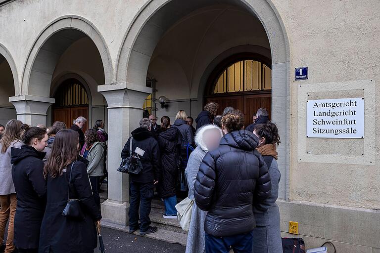 Großer Andrang beim Prozessauftakt im Februar vor dem Landgericht Schweinfurt. Großer Andrang beim Prozessauftakt im Februar vor dem Landgericht Schweinfurt.