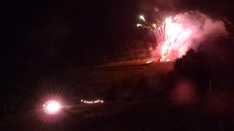 Ein Feuerwerk setzte am Sonntag den optischen Schlusspunkt unter das 50. Homburger Weinfest.