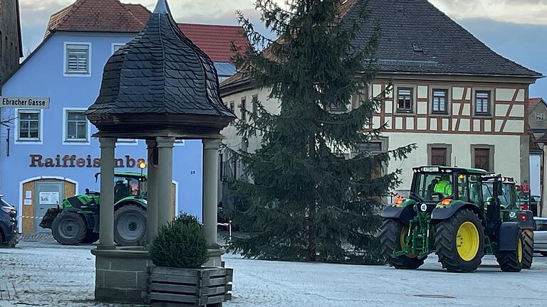 Bauernproteste im Landkreis Kitzingen, Traktoren-Korso in Abtswind. Bauernproteste im Landkreis Kitzingen, Traktoren-Korso in Abtswind.