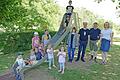 Große Freude herrscht in Deubach über die neue Rutsche am Spielplatz, die kürzlich im Beisein von Luisa Müller (Belelectric), Bürgermeister Lukas Braun, Ortsvorsteher Peter Renner und Ortschaftsrätin Anita Spinner eröffnet wurde.