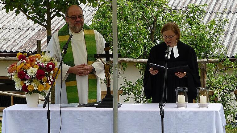 Verabschiedeten sich mit einem ökumenischen Gottesdienst: Pfarrer Peter Rüb und Pfarrerin Kathrin Seeliger.