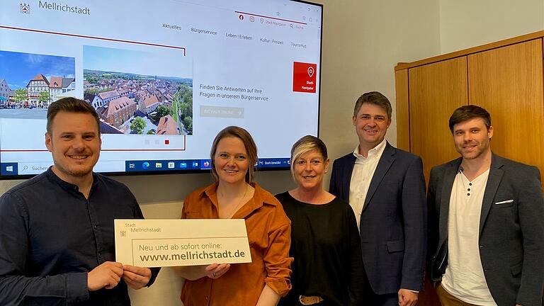 Die neue Homepage der Stadt Mellrichstadt geht an den Start. Darüber freuen sich (von links) Thomas Finger, IT-Beauftragter der VG Mellrichstadt, Juliane Mack und Nicole Seemann vom Verein Aktives Mellrichstadt, Bürgermeister Michael Kraus und Marcel Reyer von der Firma Offizium. Die neue Homepage der Stadt Mellrichstadt geht an den Start. Darüber freuen sich (von links) Thomas Finger, IT-Beauftragter der VG Mellrichstadt, Juliane Mack und Nicole Seemann vom Verein Aktives Mellrichstadt, Bürgermeister Michael Kraus und Marcel Reyer von der Firma Offizium.