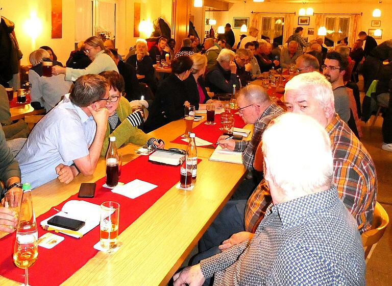 Der Gastraum der DJK Unterspiesheim war zur Bürgerversammlung voll besetzt. Der Gastraum der DJK Unterspiesheim war zur Bürgerversammlung voll besetzt.