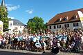 Saustark am Schlossplatz: Die große Fanclub-Familie feiert ihr Kult-Bier.